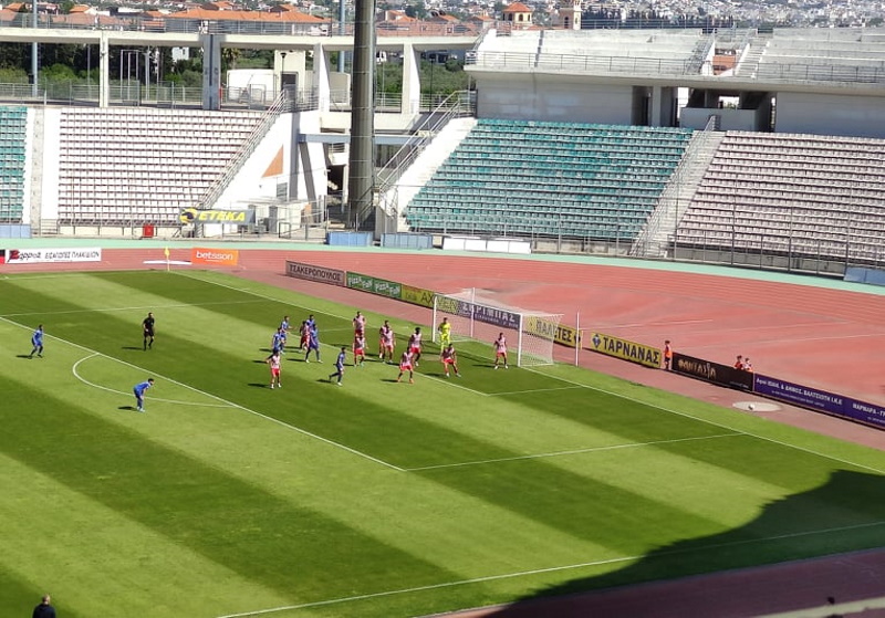 Super League 2: Standing ovation και βράβευση για Αποστολίδη στο Νίκη Βόλου-Ολυμπιακός Β