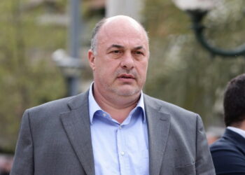 Άγριο σκηνικό στον Βόλο – Ο Αχιλλέας Μπέος τσακώνεται με μοτοσικλετιστή στη μέση του δρόμου