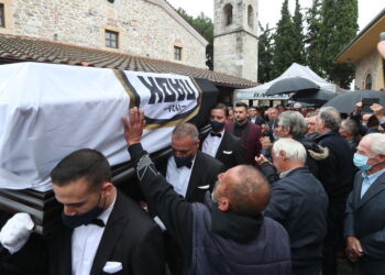 Ο αποχαιρετισμός στον Σταύρο Σαράφη – Βίντεο