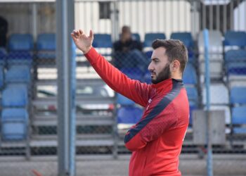 «Ο νεότερος προπονητής της Γ’ Εθνικής» – Πώς το βιώνει ο Ευθύμης Πολυτίδης
