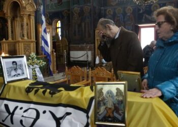 Κηδεία Παπαϊωάννου: Συντετριμμένος ο Αντώνης Αντωνιάδης – Βίντεο