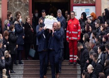 Ράγισαν καρδιές στο ύστατο χαίρε της 34χρονης στην Κατερίνη