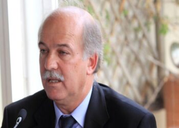 Φλωρίδης σε Μπαλτάκο: «Μου ζητάτε να παραβιάσω το Σύνταγμα»
