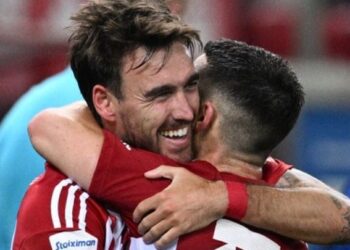SuperLeague: Ο Ολυμπιακός νίκησε την ΑΕΚ (2-0) κι έστειλε τον ΠΑΟΚ (4-1 τον ΠΑΟ) στην κορυφή – Δείτε όλα τα γκολ