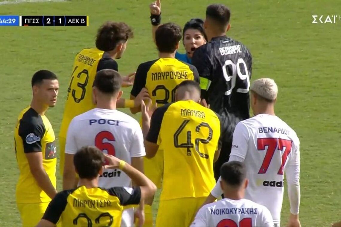 Επεισοδιακό ματς στη Νέα Σμύρνη και νίκη (2-1) κορυφής ο Πανιώνιος! – Φωνές για τη διαιτησία από ΑΕΚ Β – Βίντεο