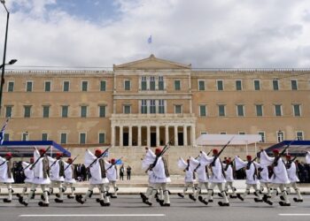 25η Μαρτίου: Δείτε live τη μεγάλη στρατιωτική παρέλαση στην Αθήνα