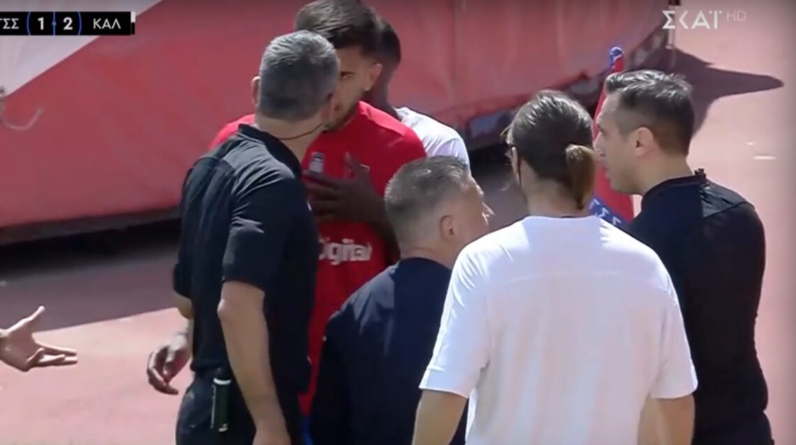 Άναψαν τα αίματα στο φινάλε στη Νέα Σμύρνη – Ένταση στον αγωνιστικό χώρο και στη φυσούνα