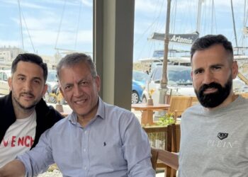 Πάσχα στη Νάξο με Μανωλά – Σιόβα ο Γιάννης Βρούτσης