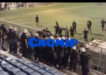 Σοβαρά επεισόδια ανάμεσα σε αστυνομικούς και οπαδούς του Παναιγιάλειου – Βίντεο από την ένταση
